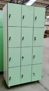 Taquilla Fenólica Triple Con 12 Puertas – 1900x900x500 mm